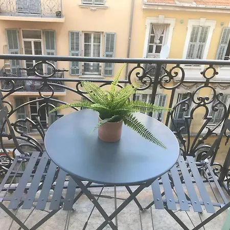 3 Bed Modern Flat Close To The Apartamento Niza